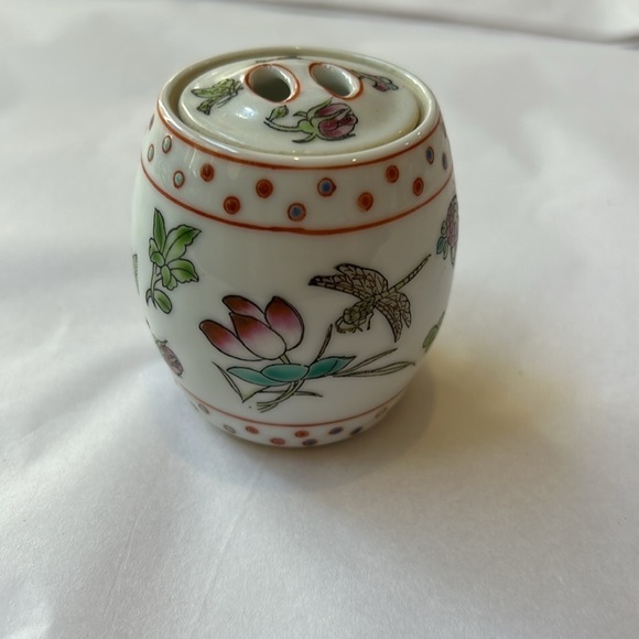 Chinese Porcelain Herb Spice Ginger Jar 2.5 High - Picture 2 of 8